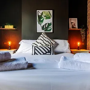 De Luxe Short Stays- Trent Bridge Apartment